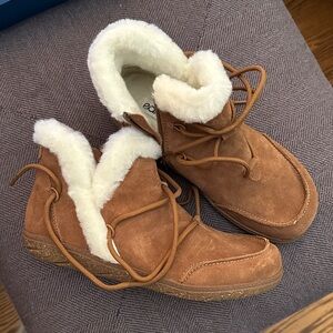 Earth Women's Chestnut Brown Suede Winter Boots with Cream Shearling